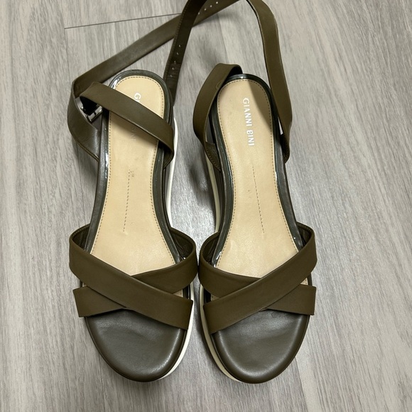 Gianni Bini Dartann Olive Green Platform Sandals with ankle strap. - Picture 2 of 8